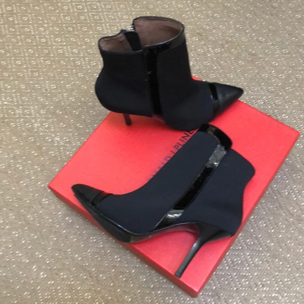 NEW❤️ Donald J Pliner Hali black crêpe ankle boot